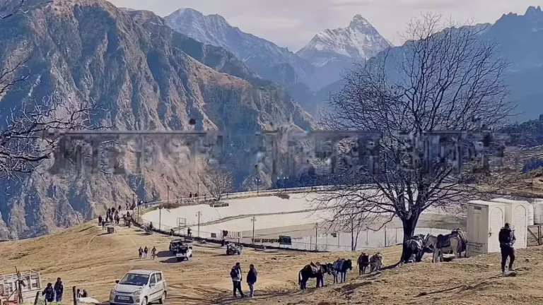 Uttarakhand Weather Update: Weather changes again in Uttarakhand, with snowfall in some places and April-like heat in others; alert issued in 5 districts.