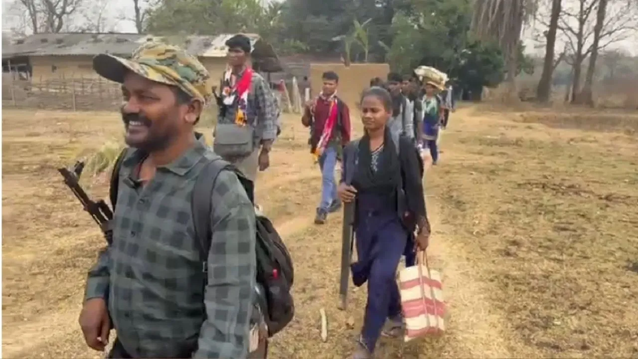 Latest Naxal News: Major blow to Naxalites! 18 Naxalites, including the notorious Papa Rao, surrendered and handed over a cache of weapons.
