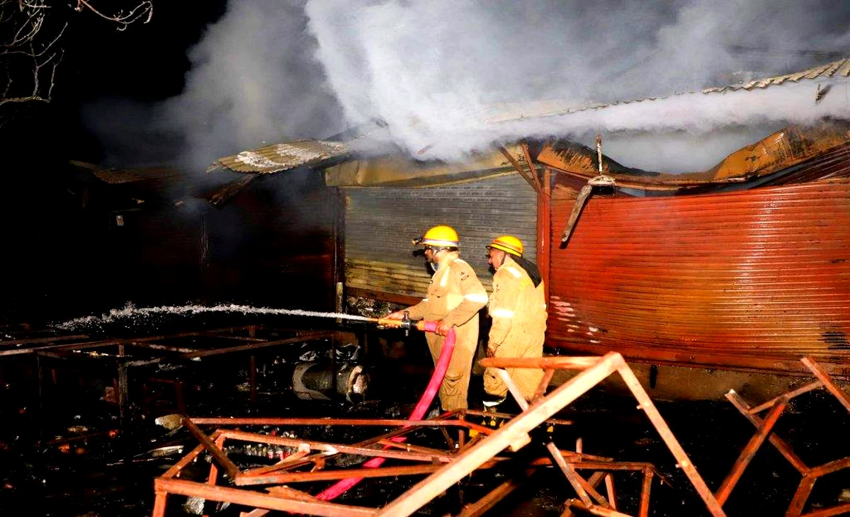 Phoenix United Mall Lucknow Fire