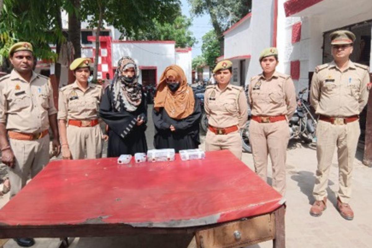 Bijnor Smack Smuggling Case: Bijnor Police arrested two women and seized 111.54 grams of smack along with ₹88,000 cash during a raid on an alleged drug trafficking operation.