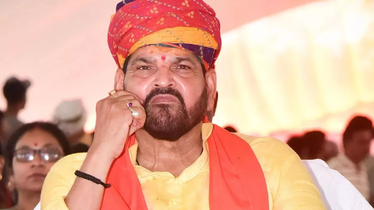 Brij Bhushan Sharan Singh Statement: BJP leader Brij Bhushan Sharan Singh addressing media in Gonda on governance issues, paper leak controversy, and political allegations.