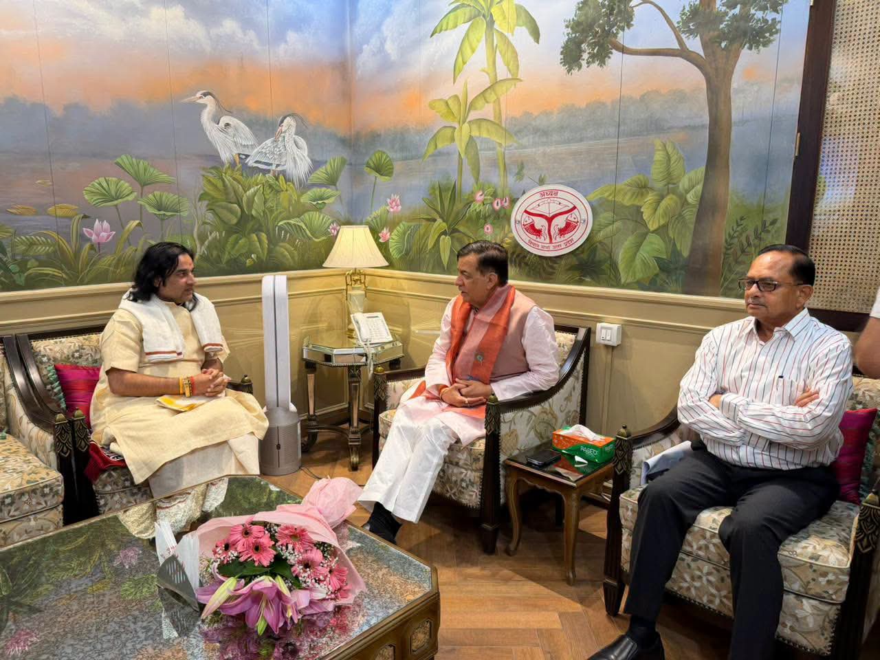 Devkinandan Thakur meeting Satish Mahana:News of spiritual and cultural meeting in Lucknow between Devkinandan Thakur and Satish Mahana with discussion on a major Vrindavan religious gathering in 2026.