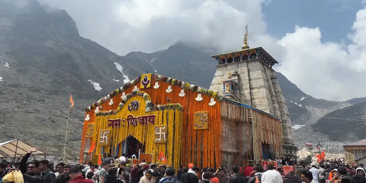 Kedarnath Yatra Accident: SDRF rescue team conducting an operation after a Kedarnath Yatra Accident on the trekking route near Kedarnath shrine.