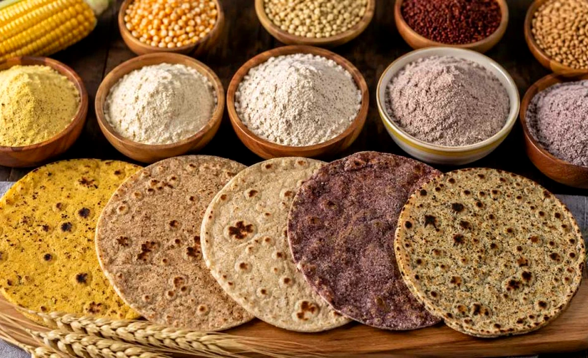 Summer Best Flour Roti: In summer, healthy rotis made from jowar, barley and wheat flour are decorated on a plate, along with fresh vegetables and curd.