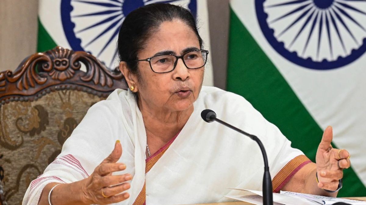 TMC Political Crisis 2026: TMC MPs meeting in West Bengal amid political crisis and speculation of internal rift in the party.