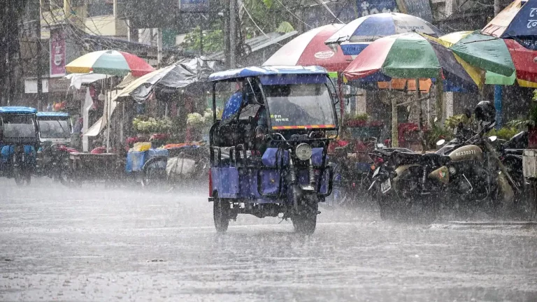 Weather Update India: Dark rain clouds over North India as thunderstorms and rainfall bring relief from summer heat in Delhi, Uttar Pradesh and surrounding states