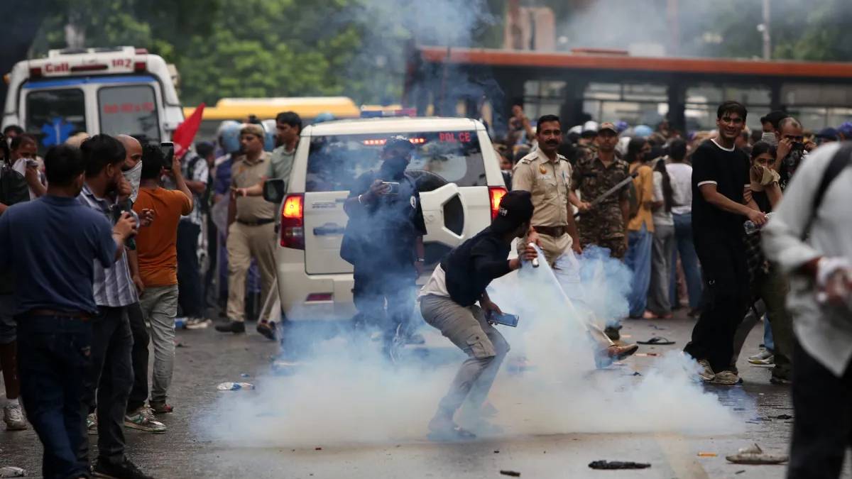 Delhi Student Protest Violence: Students protesting at Jantar Mantar in Delhi as police tighten security during a tense demonstration