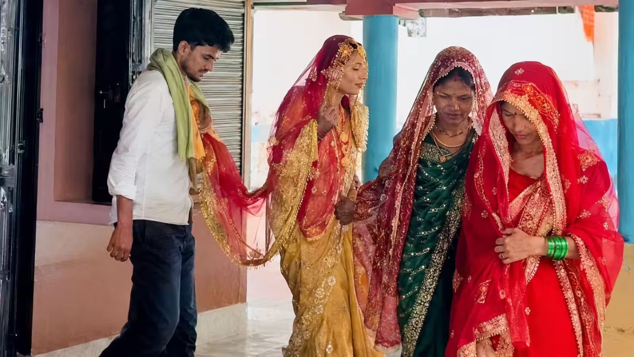 Wedding Video: Three sisters allegedly marrying the same groom at Chamunda Temple in Amroha sparks controversy.