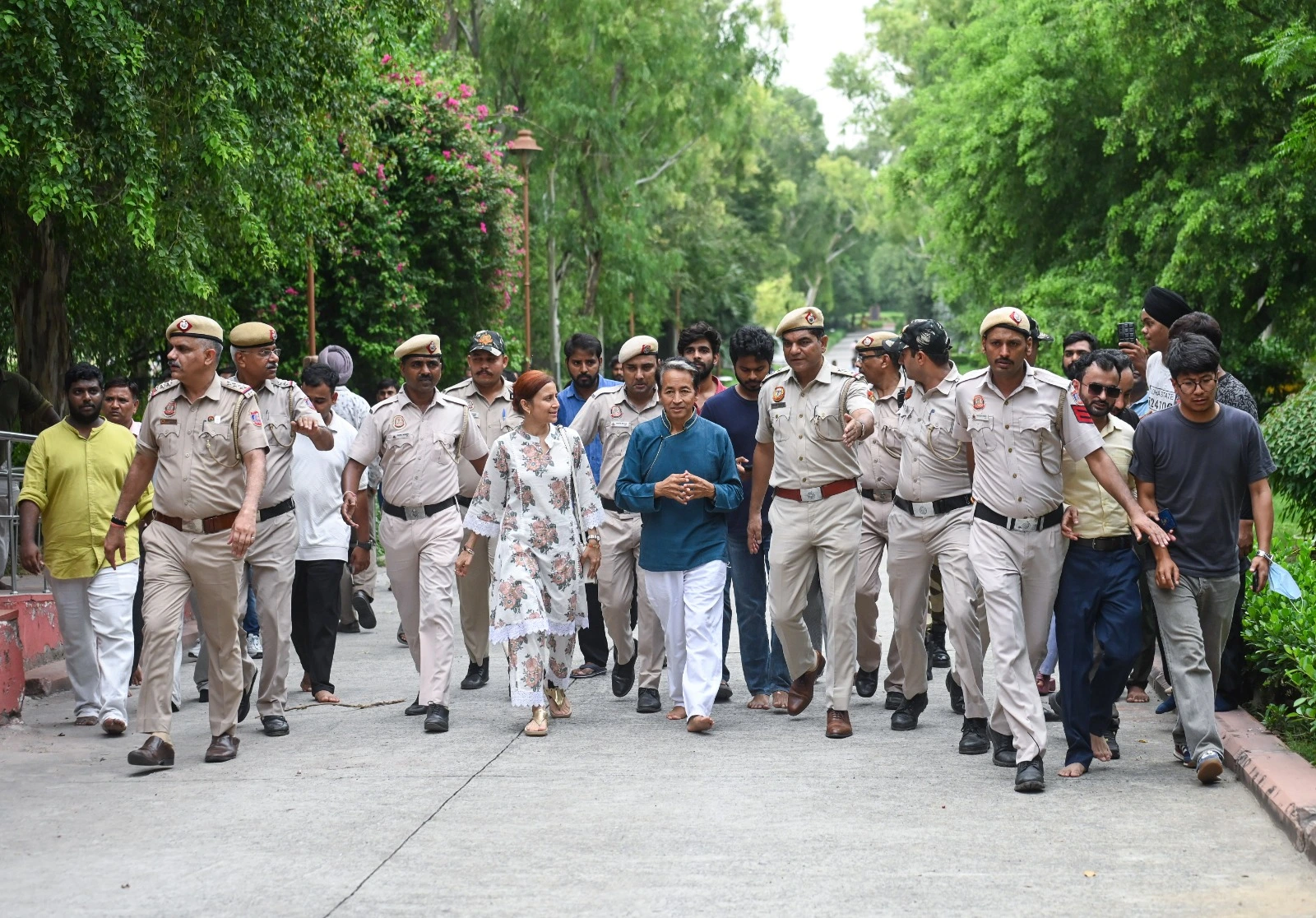 Sonam Wangchuk Rajghat Visit: Sonam Wangchuk paying tribute to Mahatma Gandhi at Rajghat after being discharged from Medanta Hospital following his 26-day hunger strike.