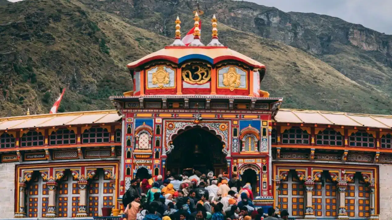Officials inspecting donation boxes at Badrinath Temple amid the Badrinath Donation Counting Controversy investigation.