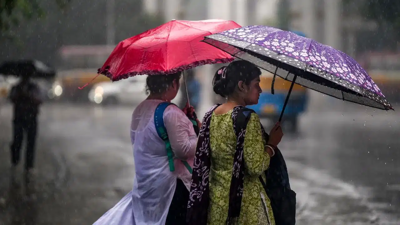 Weather Alert: Dark monsoon clouds over Delhi as IMD issues a Weather Alert for heavy rain, thunderstorms, and strong winds across 20 Indian states.