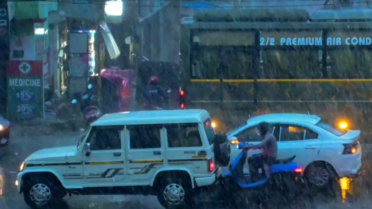 IMD Weather Updates showing heavy rain alert for Delhi, Uttar Pradesh, Bihar, Maharashtra, Madhya Pradesh and Uttarakhand