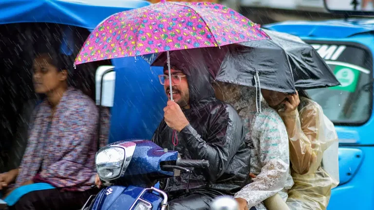 IMD Weather Updates: IMD Weather Updates showing heavy rainfall alert across Delhi, Uttar Pradesh, Uttarakhand, Maharashtra, Gujarat and other Indian states during the active monsoon season.