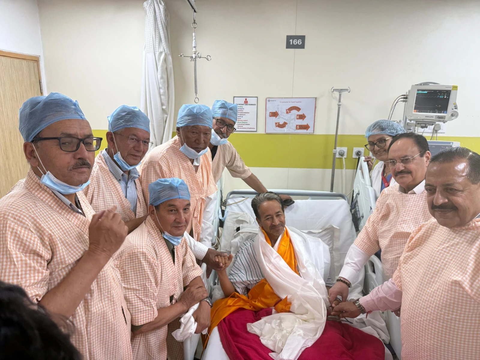 Sonam Wangchuk breaks 26-day hunger strike after government assurance on Paper Leak Law and education reforms
