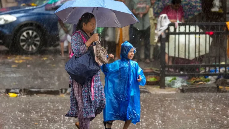 IMD Weather Updates: IMD Weather Updates showing heavy rain alert, lightning warning, and monsoon forecast across Delhi, Uttar Pradesh, Uttarakhand, Maharashtra, Punjab, and other Indian states.