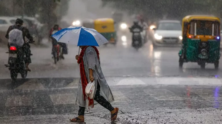 IMD Weather Updates: IMD Weather Updates showing heavy rain alert across 18 Indian states, including Delhi under yellow alert with strong winds and active monsoon forecast