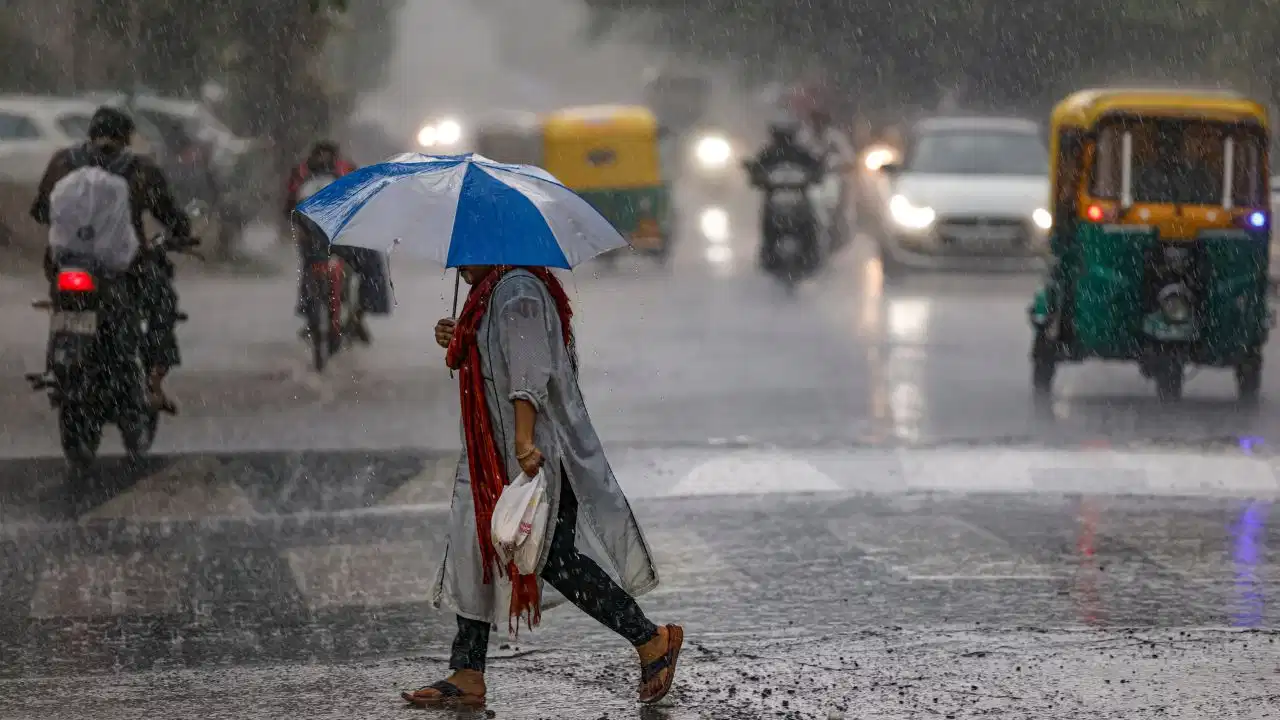IMD Weather Updates: IMD Weather Updates showing heavy rain alert across 18 Indian states, including Delhi under yellow alert with strong winds and active monsoon forecast