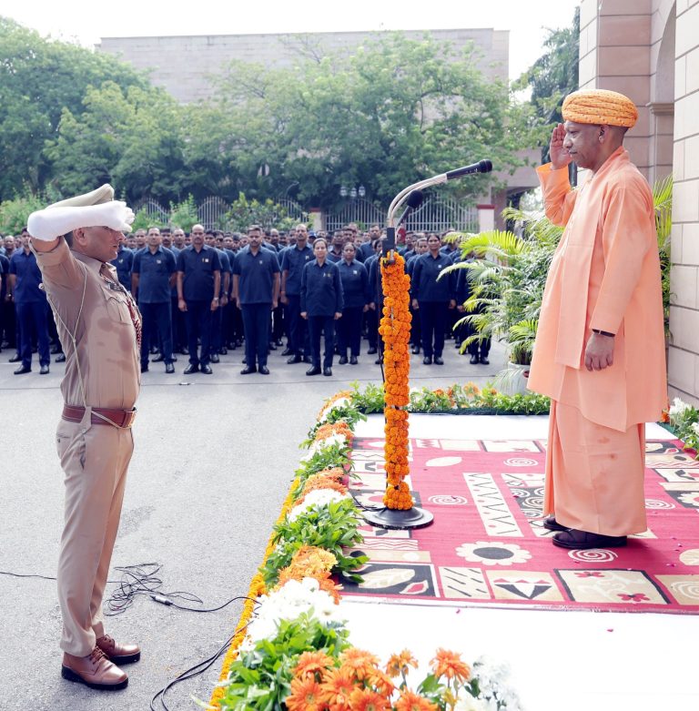 CM Yogi Independence Day 2026: CM Yogi Adityanath hoisting the national flag on the 80th Independence Day 2026 in Uttar Pradesh