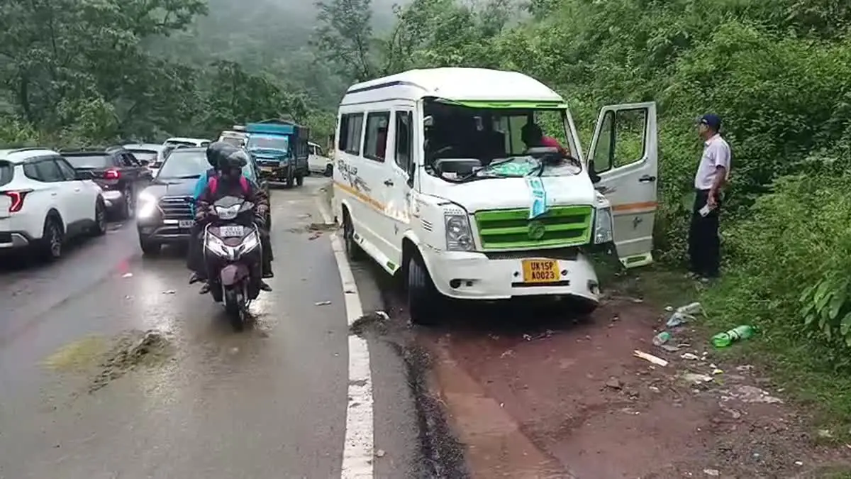 Elephant Attack Kotdwar: Elephant herd attacks a tempo traveller carrying teachers on NH-534 in Kotdwar