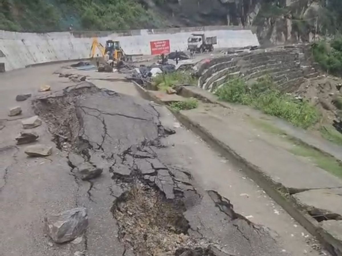Kedarnath Highway landslide near Rampur Market in Rudraprayag threatening nearby buildings