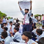 Lucknow Gen Alpha Students Protest: Gen Alpha students protesting over teacher shortage at Sarvodaya Vidyalaya in Lucknow, causing a traffic jam on the road