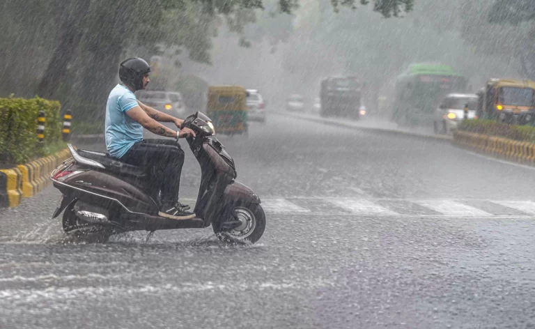 MonMonsoon Update: IMD issues with heavy rain alert across several Indian statessoon Update: IMD issues with heavy rain alert across several Indian states