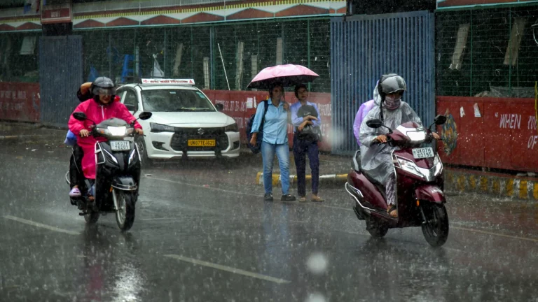 Uttarakhand Heavy Rain Alert in 5 districts with land subsidence in Chamoli
