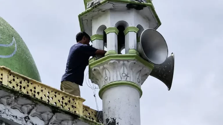 West Bengal Loudspeaker Controversy as Calcutta High Court seeks government response over mosque loudspeaker removal claims
